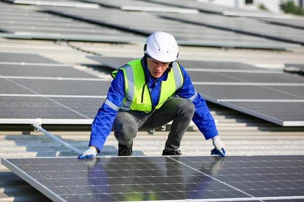 Installer des panneaux photovoltaïques : la solution pour faire des économies