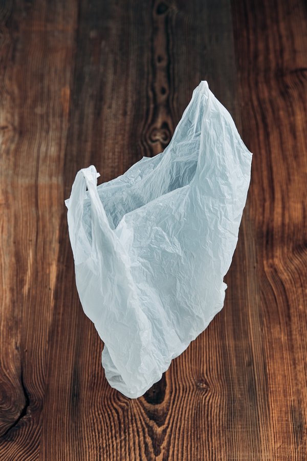 Choisir le bon sac plastique blanc pour votre commerce